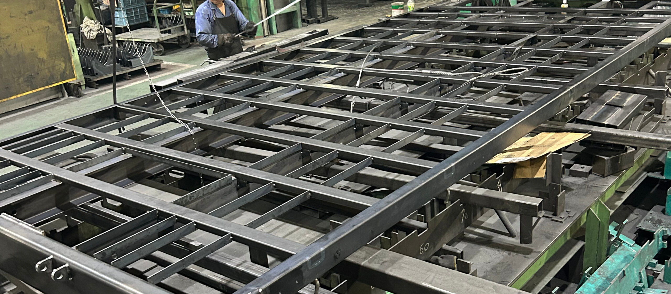 図面ひとつで、
鉄をカタチに。